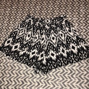 💞Black and white designed shorts